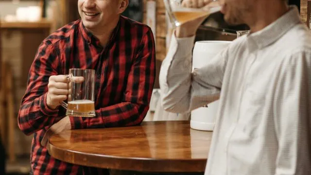 Мужчины старше сорока лет всё чаще теряют старые дружбы